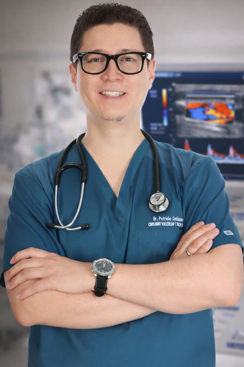 Dr. Patricio Gavilanes — Especialista en Angiología y Cirugía Vascular, Hospital de los Valles Cumbayá